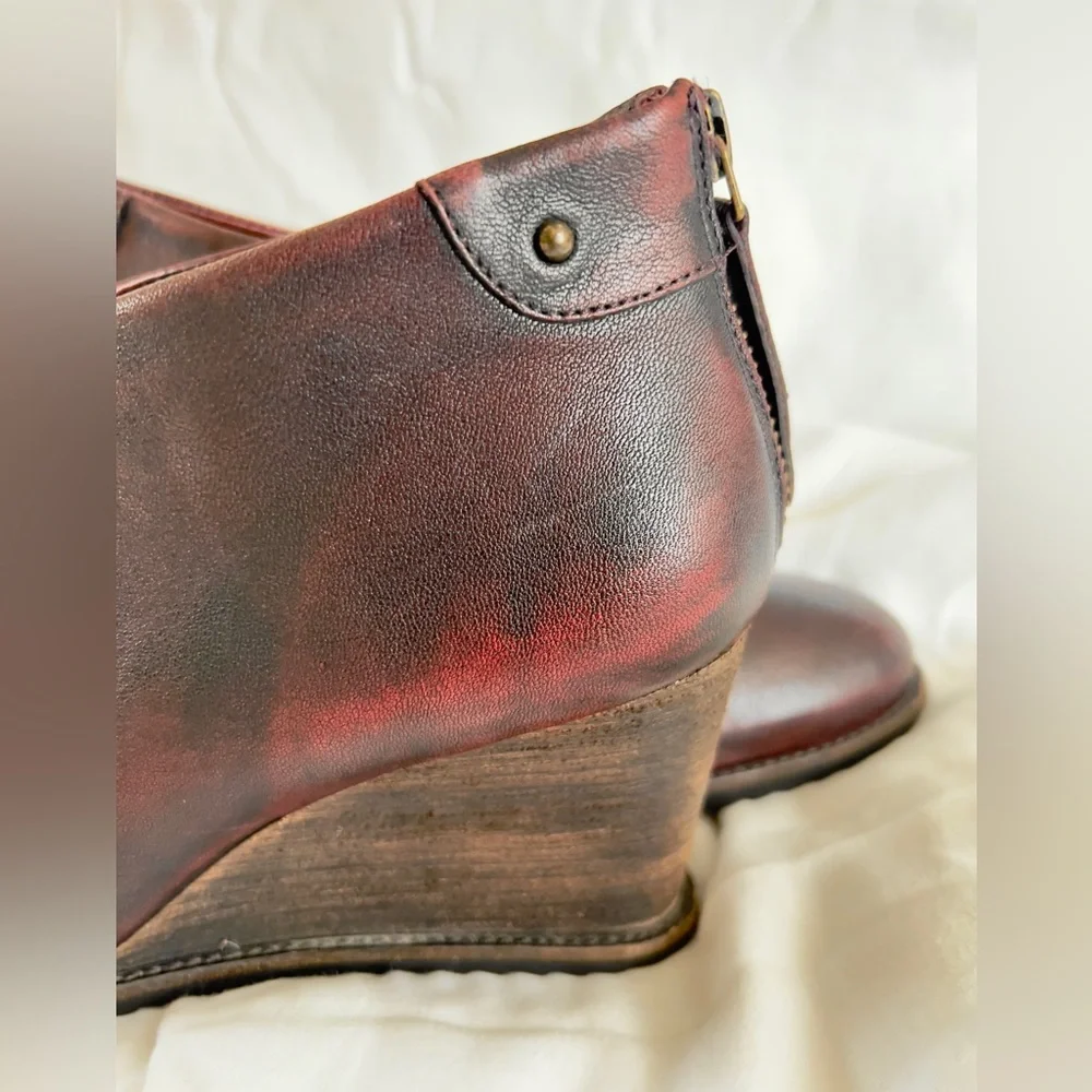 Trask Tenley Wedge Ankle Bootie in Wine Brush-Off Leather Size 8